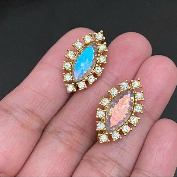 Vintage TARA Signed AB Crystal Aurora Borealis Marquis Navette Clip On Earrings - Picture 3 of 14